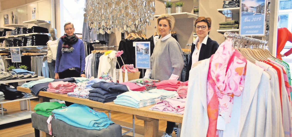 Silke Schmidt, Steffi Voigtmann und Nina Protzner haben passend zum Frühling viel frische Farben und Styles zur Auswahl. Silke Schmidt, Steffi Voigtmann und Nina Protzner haben passend zum Frühling viel frische Farben und Styles zur Auswahl.