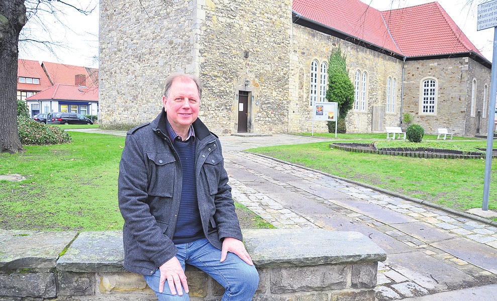 Hartmut Berger vor der St. Petrus Kriche in Vorsfelde. Hartmut Berger vor der St. Petrus Kriche in Vorsfelde.