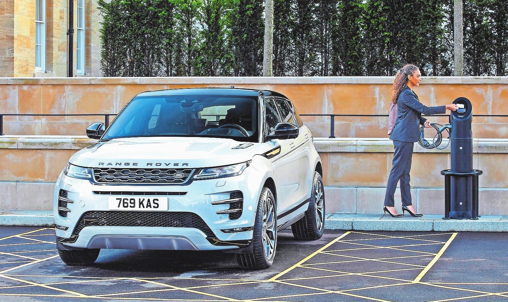 Der Schönling unter den Kompakt-SUV, der Range Rover Evoque, wird mit Plug-in-Hybrid-Antrieb zum Saubermann. Bild: Land Rover