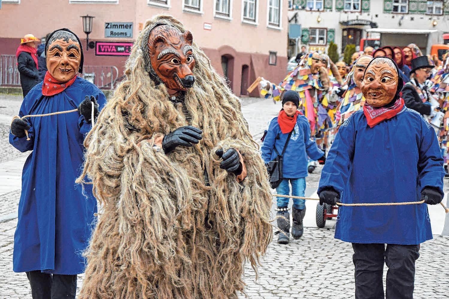 Auch der Wergbär mit seinen Begleitern ist dabei. FOTO: AXEL PRIES Auch der Wergbär mit seinen Begleitern ist dabei. FOTO: AXEL PRIES