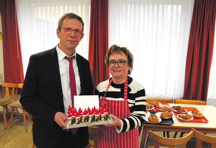 OB Mohrs spendete für Mittagstisch Image 1 OB Mohrs spendete für Mittagstisch Image 1