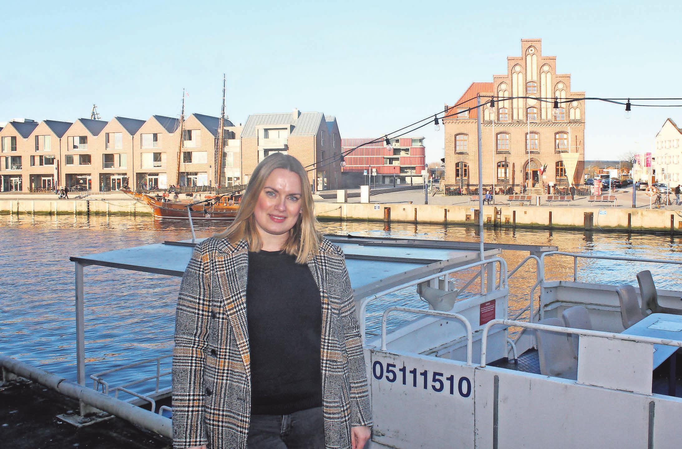 Romy Peschel am Alten Hafen in Wismar – hier hält sie sich gerne auf. Foto: Dirk Hoffmann Romy Peschel am Alten Hafen in Wismar – hier hält sie sich gerne auf. Foto: Dirk Hoffmann