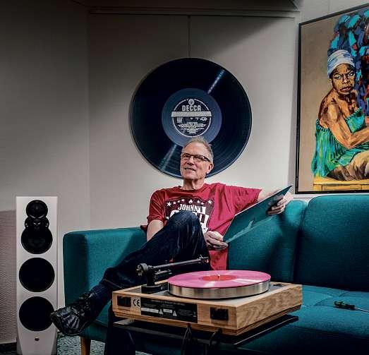 Kay Hinrichsen bietet Musikliebhabern feine Klangsysteme für den anspruchsvollen Musikgenuss. FOTO: PEPE LANGE Kay Hinrichsen bietet Musikliebhabern feine Klangsysteme für den anspruchsvollen Musikgenuss. FOTO: PEPE LANGE