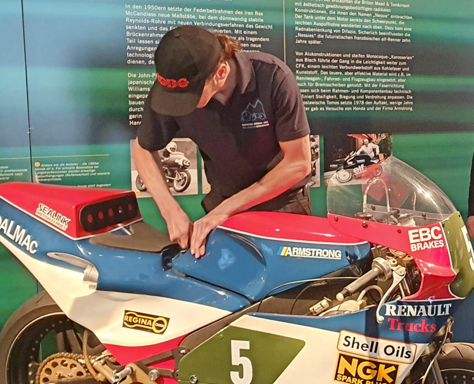 24 Rennlegenden aus 25 Jahren sind im ab sofort wieder geöffneten Neckarsulmer Zweiradmuseum zu sehen. Die Sonderausstellung läuft bis Januar 2021. Foto: Daub 24 Rennlegenden aus 25 Jahren sind im ab sofort wieder geöffneten Neckarsulmer Zweiradmuseum zu sehen. Die Sonderausstellung läuft bis Januar 2021. Foto: Daub