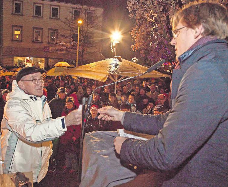 Mitmachen und gewinnen: Für die große Verlosungsaktion „Burgdorf leuchtet“ können Teilnehmer ihre Gewinnkarten einfach in die Boxen der teilnehmenden Geschäfte werfen. Mitmachen und gewinnen: Für die große Verlosungsaktion „Burgdorf leuchtet“ können Teilnehmer ihre Gewinnkarten einfach in die Boxen der teilnehmenden Geschäfte werfen.