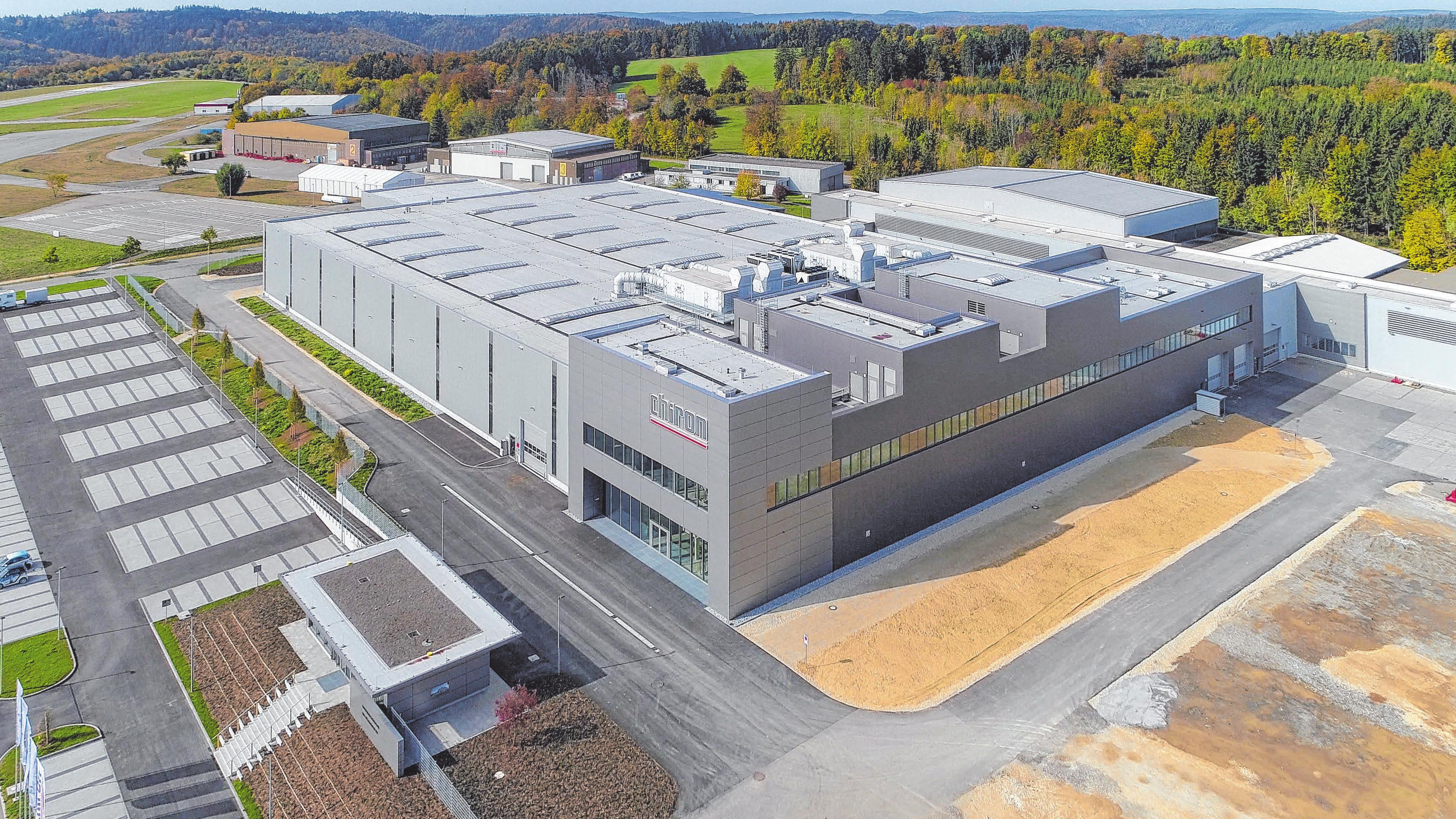Die Chiron Precision Factory: Auf 14.000 Quadratmetern bestens gerüstet für die Produktion der neuen Maschinenbaureihen. Die Chiron Precision Factory: Auf 14.000 Quadratmetern bestens gerüstet für die Produktion der neuen Maschinenbaureihen.