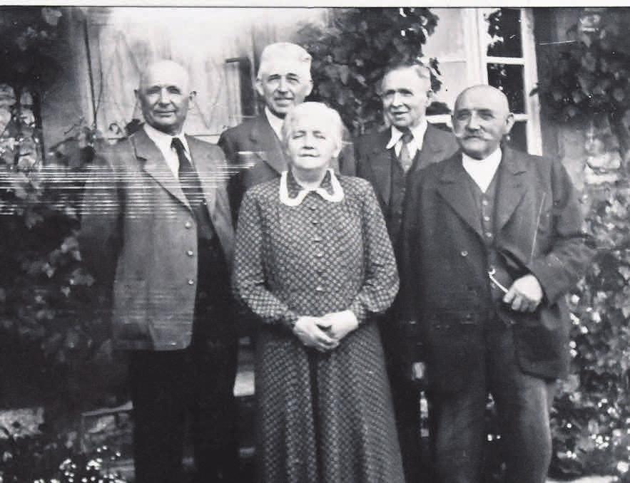 Familienbande: Gustav (von links) und Bruder Heinrich Sensing mit ihren Geschwistern Familienbande: Gustav (von links) und Bruder Heinrich Sensing mit ihren Geschwistern