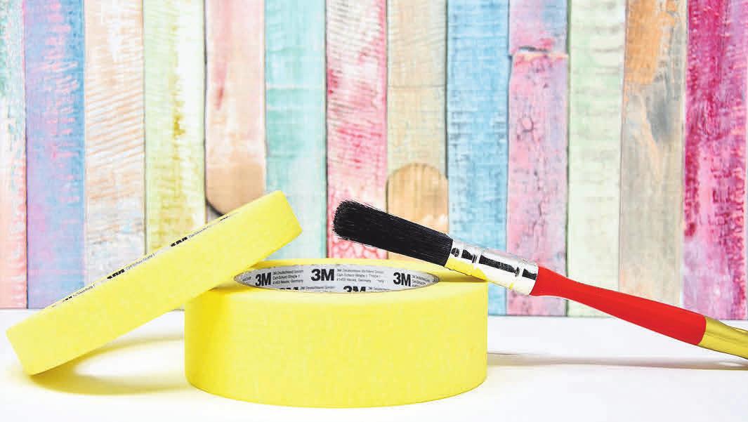 Verschönerung mit Pinsel, Klebeband und Kreativität Verschönerung mit Pinsel, Klebeband und Kreativität