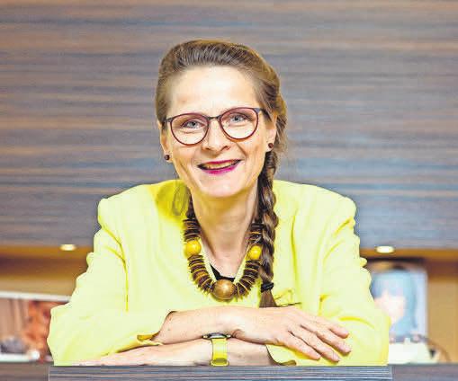 Constanze Sonntag Augenoptikerin Fotos: Augenoptik Staske Constanze Sonntag Augenoptikerin Fotos: Augenoptik Staske