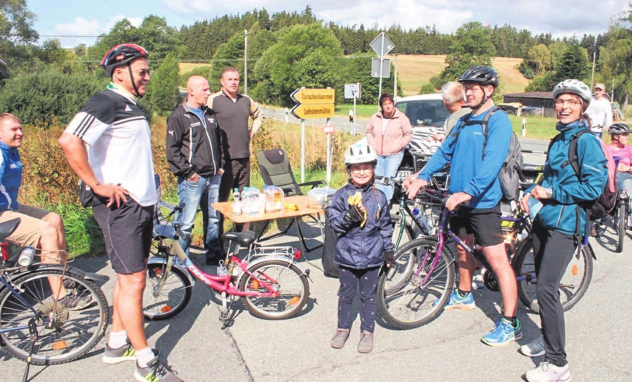 Mach mal Pause: Bei dieser tauschen sich die Radler über die Erlebnisse im Verlauf der Strecken aus. Mach mal Pause: Bei dieser tauschen sich die Radler über die Erlebnisse im Verlauf der Strecken aus.