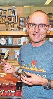 Thomas Künzi rasiert sich selbstverständlich mit Pinsel und Messer. Thomas Künzi rasiert sich selbstverständlich mit Pinsel und Messer.