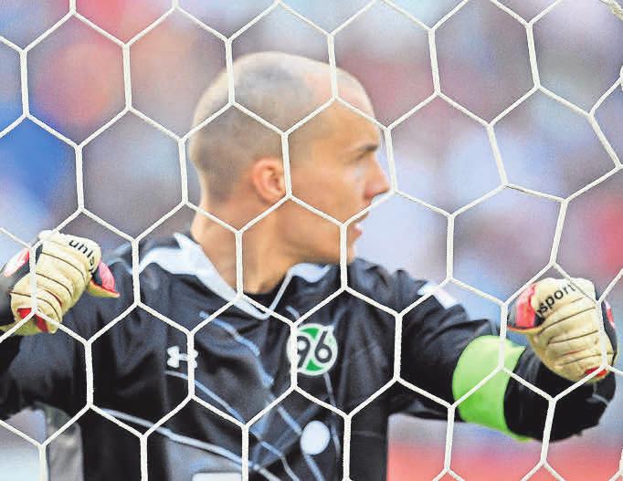 Im Netz: Robert Enke war Bundesliga-Star. In der 96-Zeit wurde er sogar wieder Nationalspieler. Im Netz: Robert Enke war Bundesliga-Star. In der 96-Zeit wurde er sogar wieder Nationalspieler.