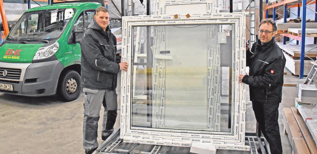 Vorarbeiter Malte Kreuschmer (links) und Andreas Digeser, technischer Betriebsleiter im Zimmererhandwerk, gehören zum D+K-Montageteam. Foto: Graap Vorarbeiter Malte Kreuschmer (links) und Andreas Digeser, technischer Betriebsleiter im Zimmererhandwerk, gehören zum D+K-Montageteam. Foto: Graap