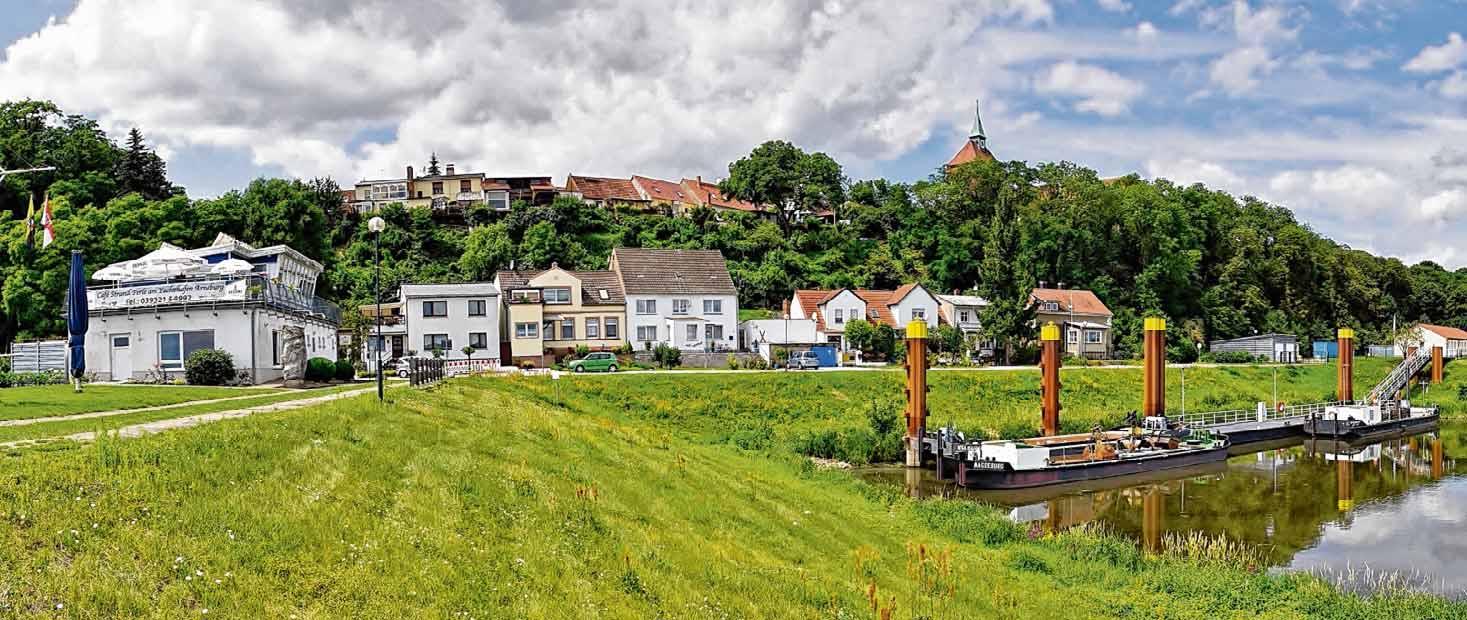 Sowohl für Freizeitkapitäne als auch Radtouristen ist der Arneburger Hafen ein Anlaufpunkt zum Verweilen. Foto: Gerhard Draschowski Sowohl für Freizeitkapitäne als auch Radtouristen ist der Arneburger Hafen ein Anlaufpunkt zum Verweilen. Foto: Gerhard Draschowski