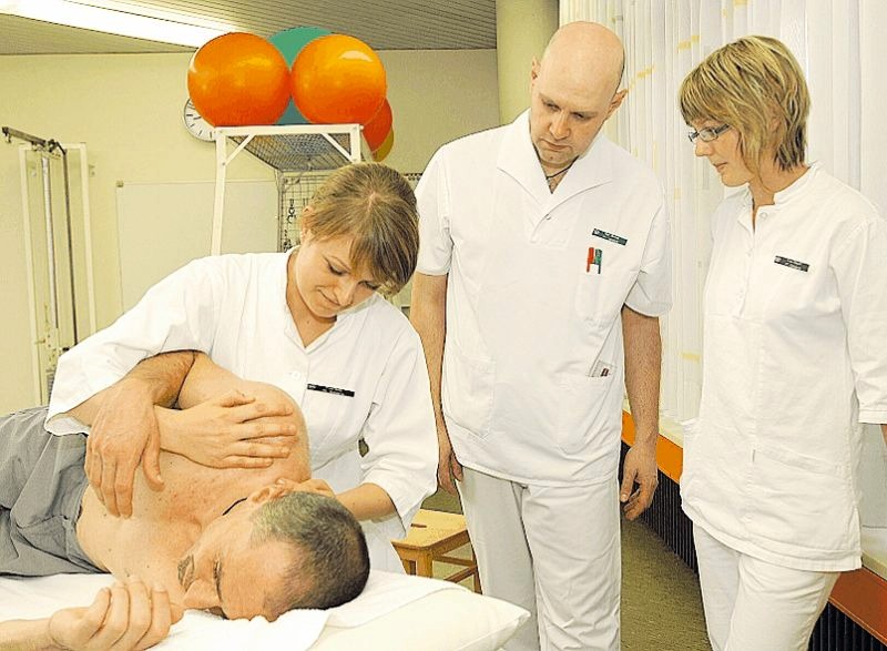 Praxisorientiert: die Ausbildung an der PT Akademie. FOTO: BG/FREI Praxisorientiert: die Ausbildung an der PT Akademie. FOTO: BG/FREI