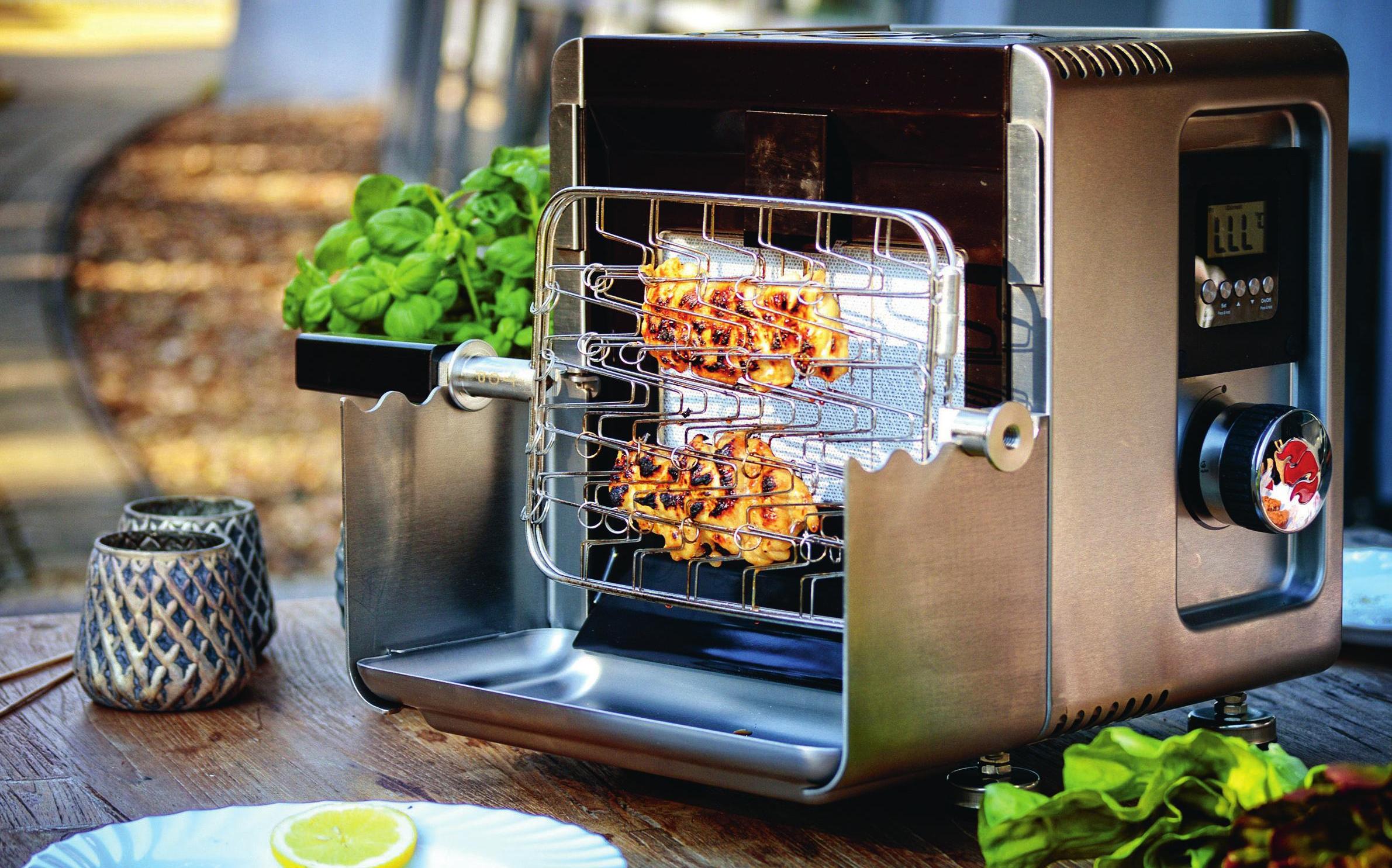 Beim Highspeed-Grill Landmann 800 ersetzt ein Rotisseriekorb die Garkammer. Beim Highspeed-Grill Landmann 800 ersetzt ein Rotisseriekorb die Garkammer.