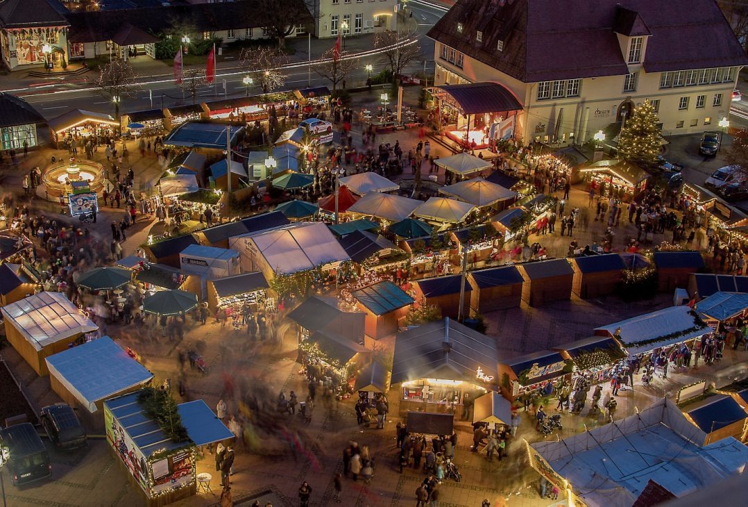 Der Freudenstädter Weihnachtsmarkt in der Abendstimmung. Bild: Photoworks e. V. Der Freudenstädter Weihnachtsmarkt in der Abendstimmung. Bild: Photoworks e. V.