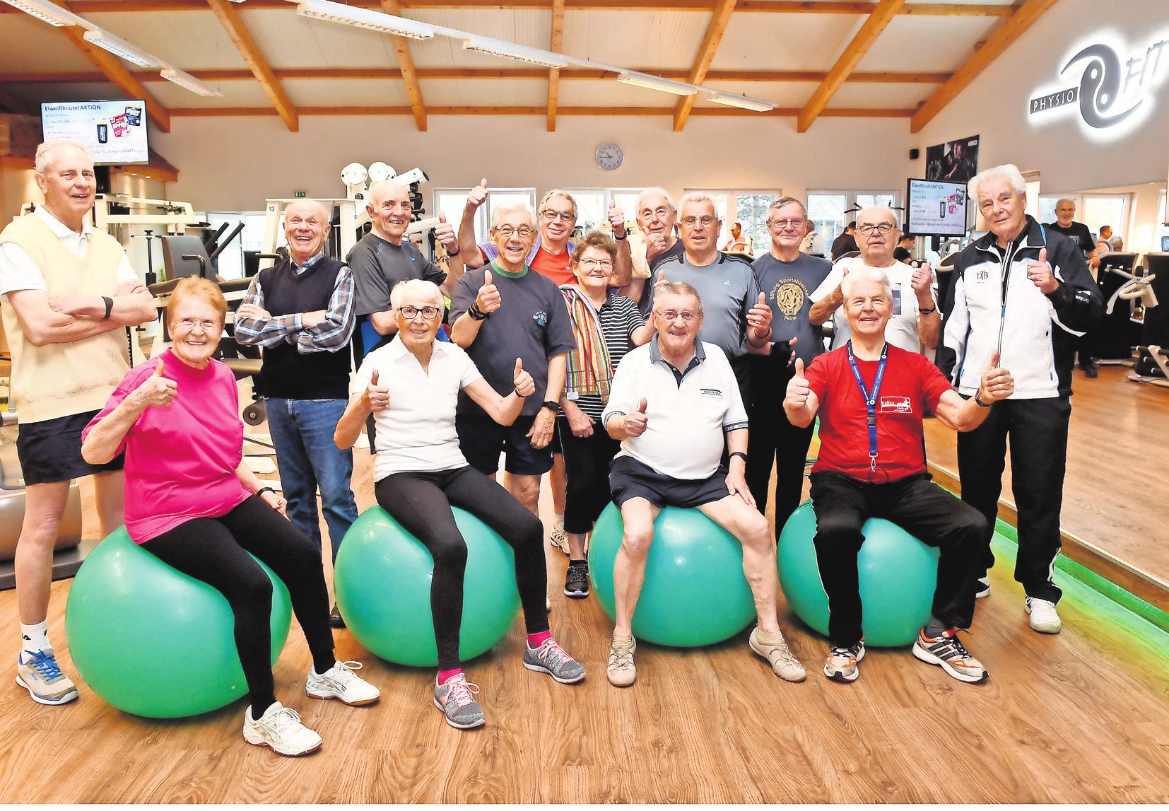 Insgesamt halten sich über vierzig Ü-80-Jährige im PhysioFIT mit Fitnesstraining fit und gesund. Insgesamt halten sich über vierzig Ü-80-Jährige im PhysioFIT mit Fitnesstraining fit und gesund.