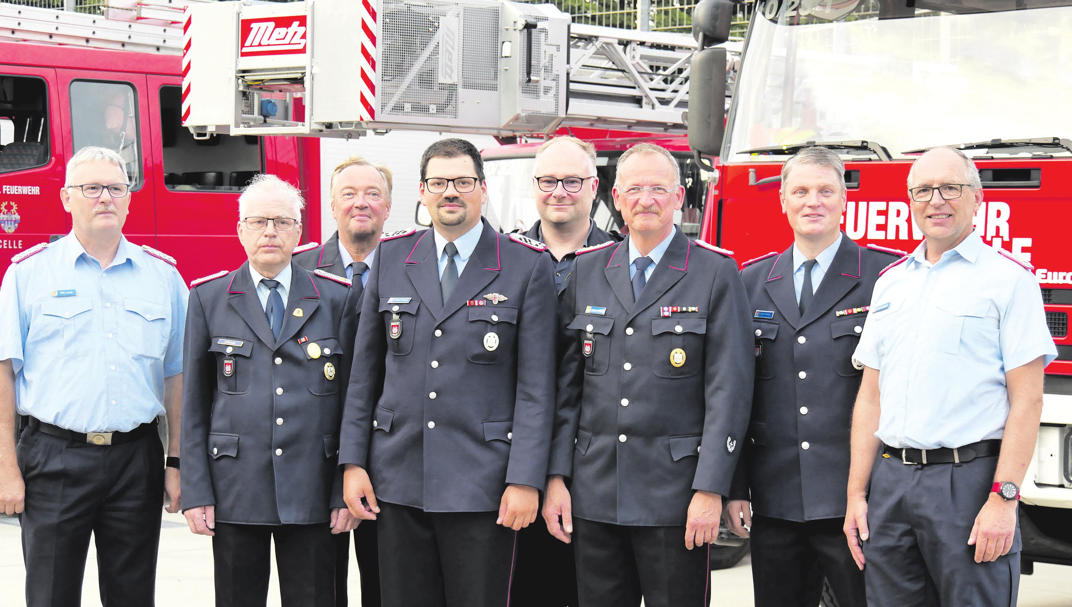 Willi Lucan (von links), Ulrich Persuhn, Bernd Müller, Florian Persuhn, Mathias Marsh, Kai-Uwe Pöhland, Arne Rehkopf und Dirk Heindorff. Foto: Feuerwehr Celle Willi Lucan (von links), Ulrich Persuhn, Bernd Müller, Florian Persuhn, Mathias Marsh, Kai-Uwe Pöhland, Arne Rehkopf und Dirk Heindorff. Foto: Feuerwehr Celle