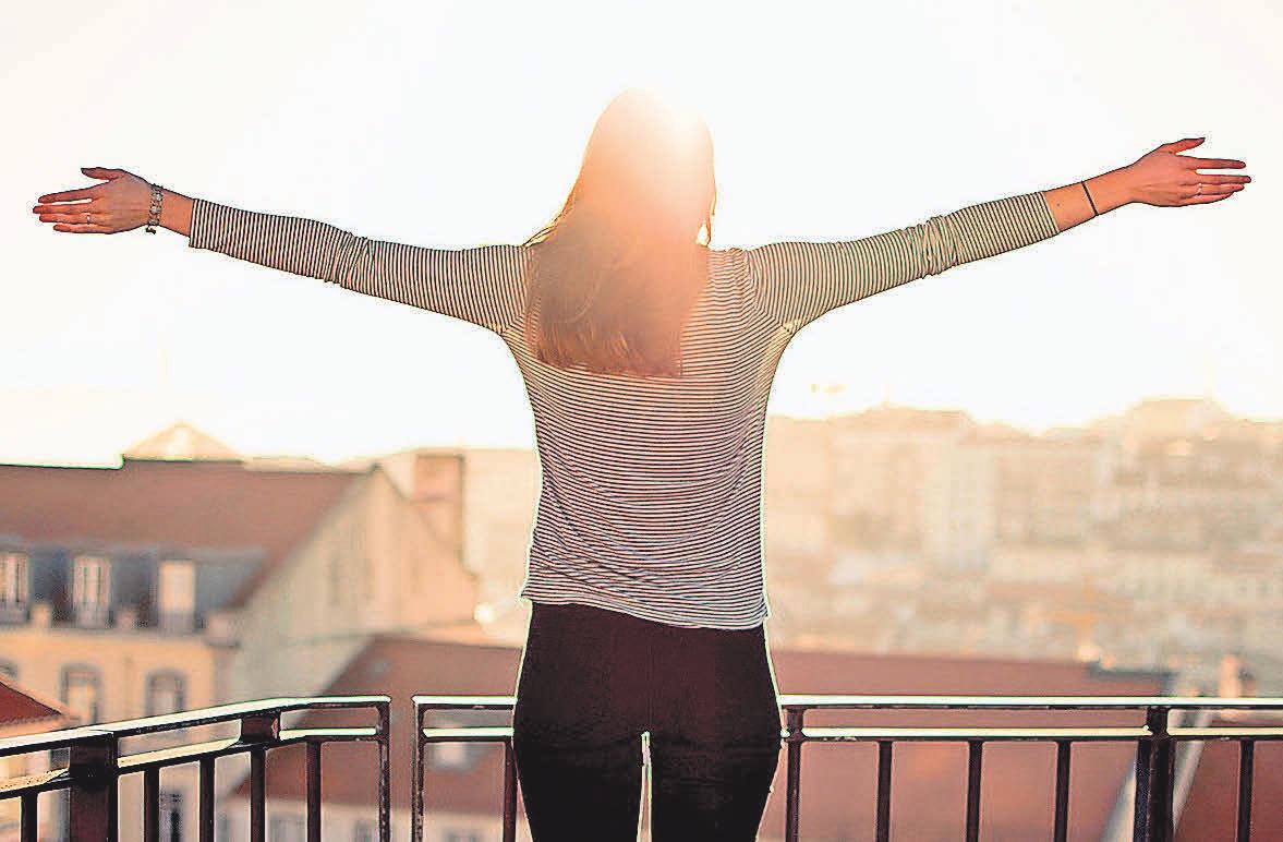 Ein Balkon ist der ideale Ort zum Entspannen. Ein Balkon ist der ideale Ort zum Entspannen.