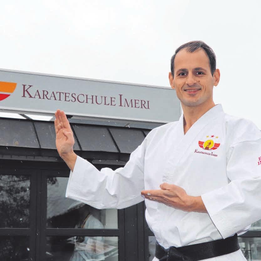 Inhaber Enis Imeri zeigt auf den neuen Standort in der ehemaligen Tanzschule Becker. Inhaber Enis Imeri zeigt auf den neuen Standort in der ehemaligen Tanzschule Becker.