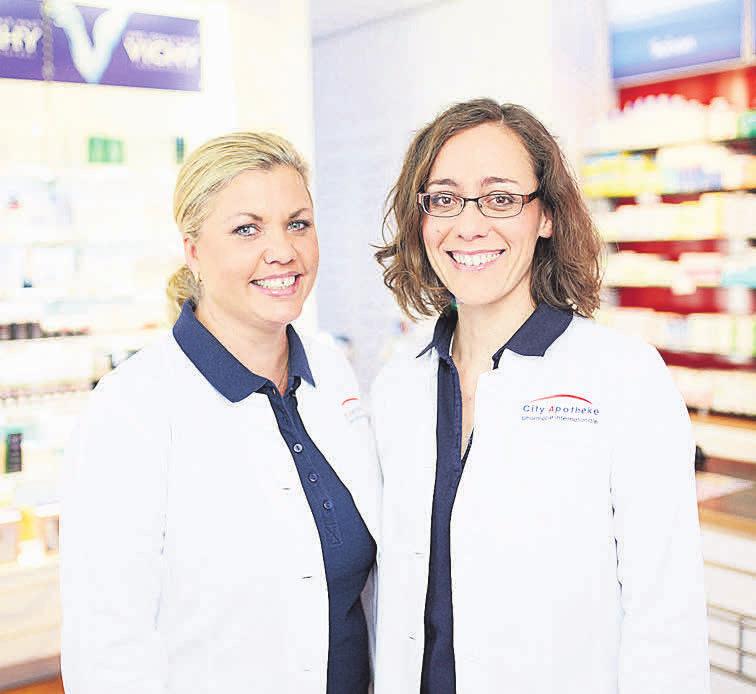 Saskia Keßler und Vera Hohlweg Majert, die beiden Inhaberinnen der City Apotheke, und ihr Team beraten ihre Kunden ausführlich und kompetent. Saskia Keßler und Vera Hohlweg Majert, die beiden Inhaberinnen der City Apotheke, und ihr Team beraten ihre Kunden ausführlich und kompetent.