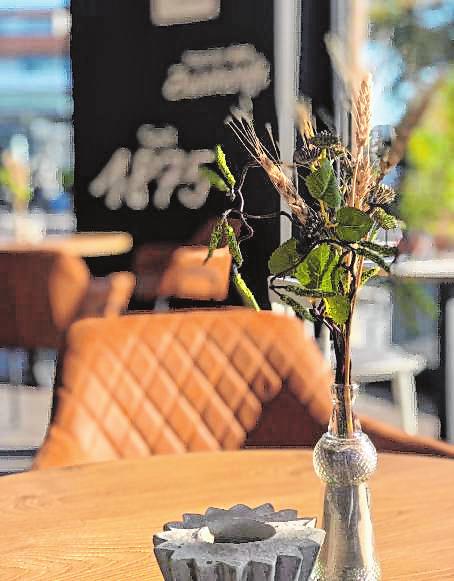 Das neue Café bietet Wohnzimmer-Atmosphäre mit Liebe zum Detail. Das neue Café bietet Wohnzimmer-Atmosphäre mit Liebe zum Detail.