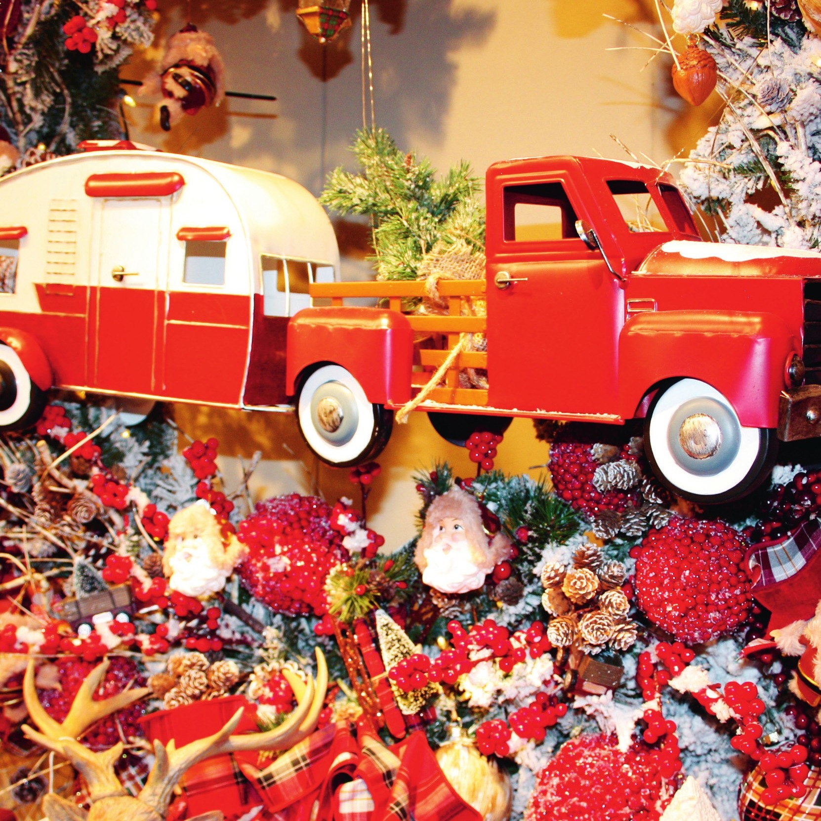 Storytelling am Point-of-Sale: Nostalgischer Retro-Look und klassisches Rot-Grün (Goodwill). Storytelling am Point-of-Sale: Nostalgischer Retro-Look und klassisches Rot-Grün (Goodwill).