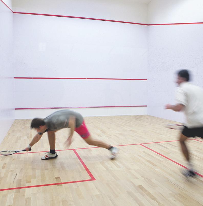 Squash gilt als tolle Möglichkeit für Indoor-Sport mit großem Spaßfaktor. Foto: lightpoet/stock.adobe.com Squash gilt als tolle Möglichkeit für Indoor-Sport mit großem Spaßfaktor. Foto: lightpoet/stock.adobe.com