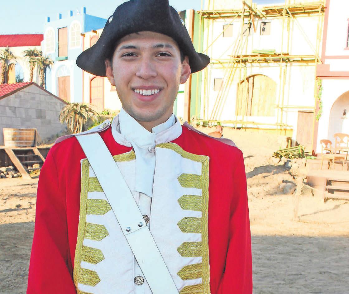 David Treschew (19) spielt einen der Soldaten. David Treschew (19) spielt einen der Soldaten.