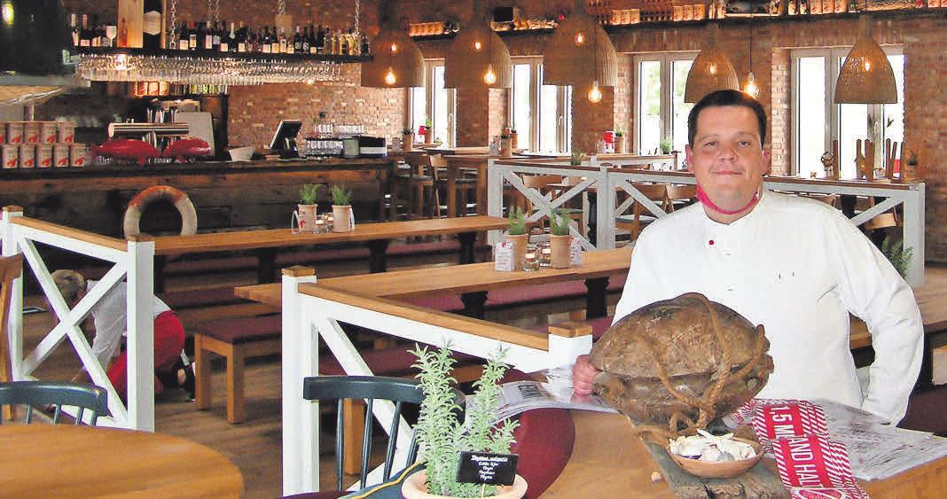 Florian Jöns ist Betriebsleiter der neuen Gosch-Filiale in Heiligenhafen. Florian Jöns ist Betriebsleiter der neuen Gosch-Filiale in Heiligenhafen.