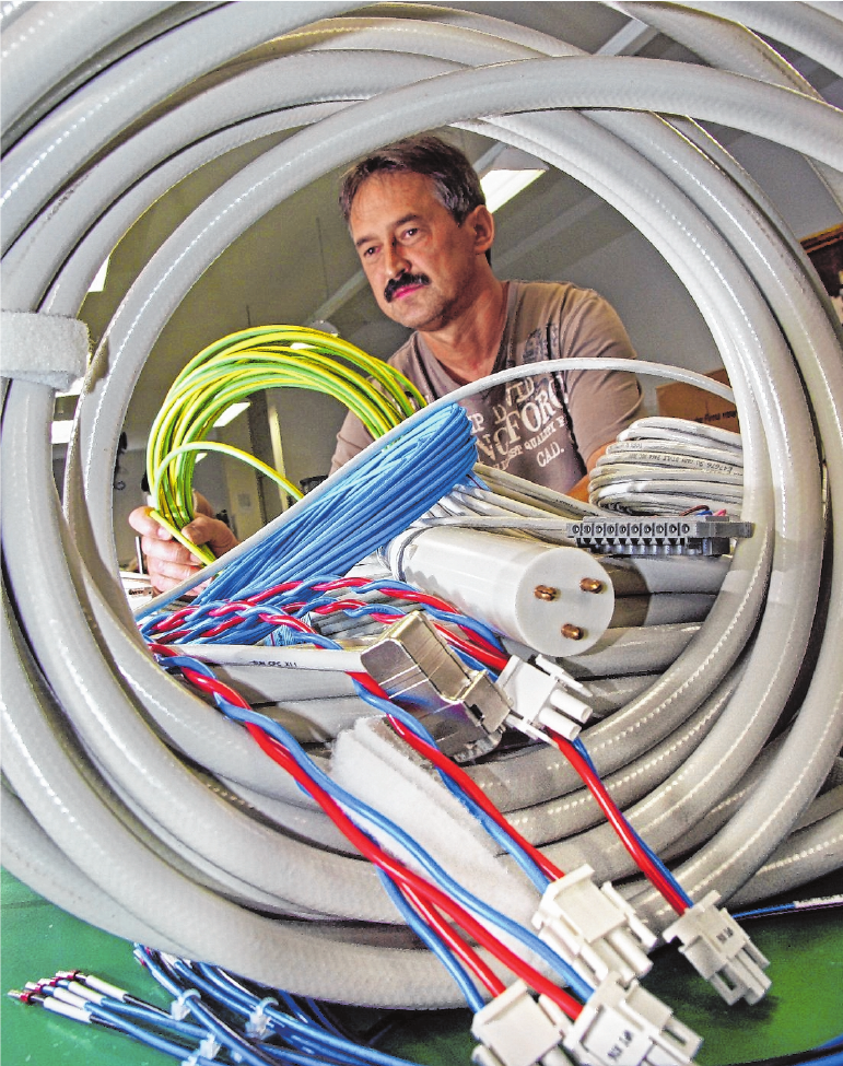 Den Durchblick behalten: Wer fachlich fit bleiben möchte, muss sich kontinuierlich weiterbilden. Im Handwerk gibt es dafür viele Möglichkeiten. FOTO: JAN-PETER KASPER Den Durchblick behalten: Wer fachlich fit bleiben möchte, muss sich kontinuierlich weiterbilden. Im Handwerk gibt es dafür viele Möglichkeiten. FOTO: JAN-PETER KASPER