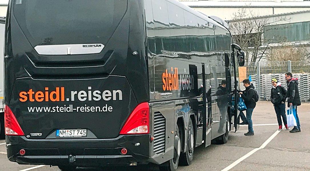 Mit dem Bus geht es für die Schüler am Tag der Ausbildung in mehrereUnternehmen. Die Route suchen sie sich selbst aus. Fotos: Altmühl-Jura Mit dem Bus geht es für die Schüler am Tag der Ausbildung in mehrereUnternehmen. Die Route suchen sie sich selbst aus. Fotos: Altmühl-Jura