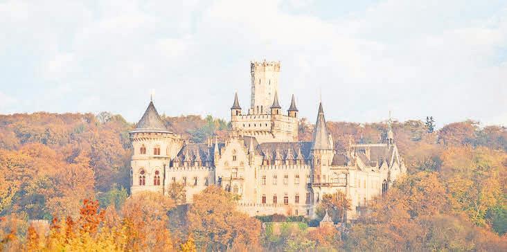 Herbstlich geschmückt thront das Königsschloss auf dem Marienberg. Foto: Patrice Kunte (MA) Herbstlich geschmückt thront das Königsschloss auf dem Marienberg. Foto: Patrice Kunte (MA)