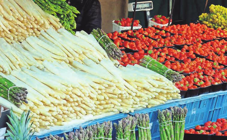 In den Supermärkten oder auf Wochenmärkten überwiegt das Angebot an weißem Spargel gegenüber Grünspargel. In den Supermärkten oder auf Wochenmärkten überwiegt das Angebot an weißem Spargel gegenüber Grünspargel.