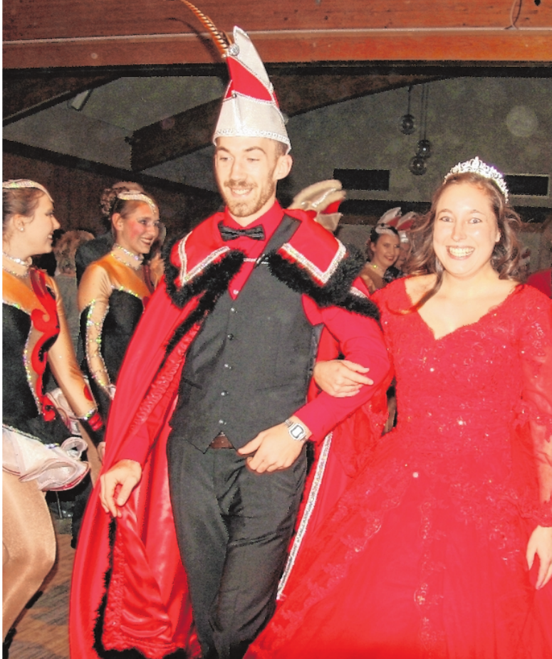 Konrad Nehm und Julia Sieber sind das neue Prinzenpaar des Höpper-Elfers. FOTO: HARTMUT HESS Konrad Nehm und Julia Sieber sind das neue Prinzenpaar des Höpper-Elfers. FOTO: HARTMUT HESS