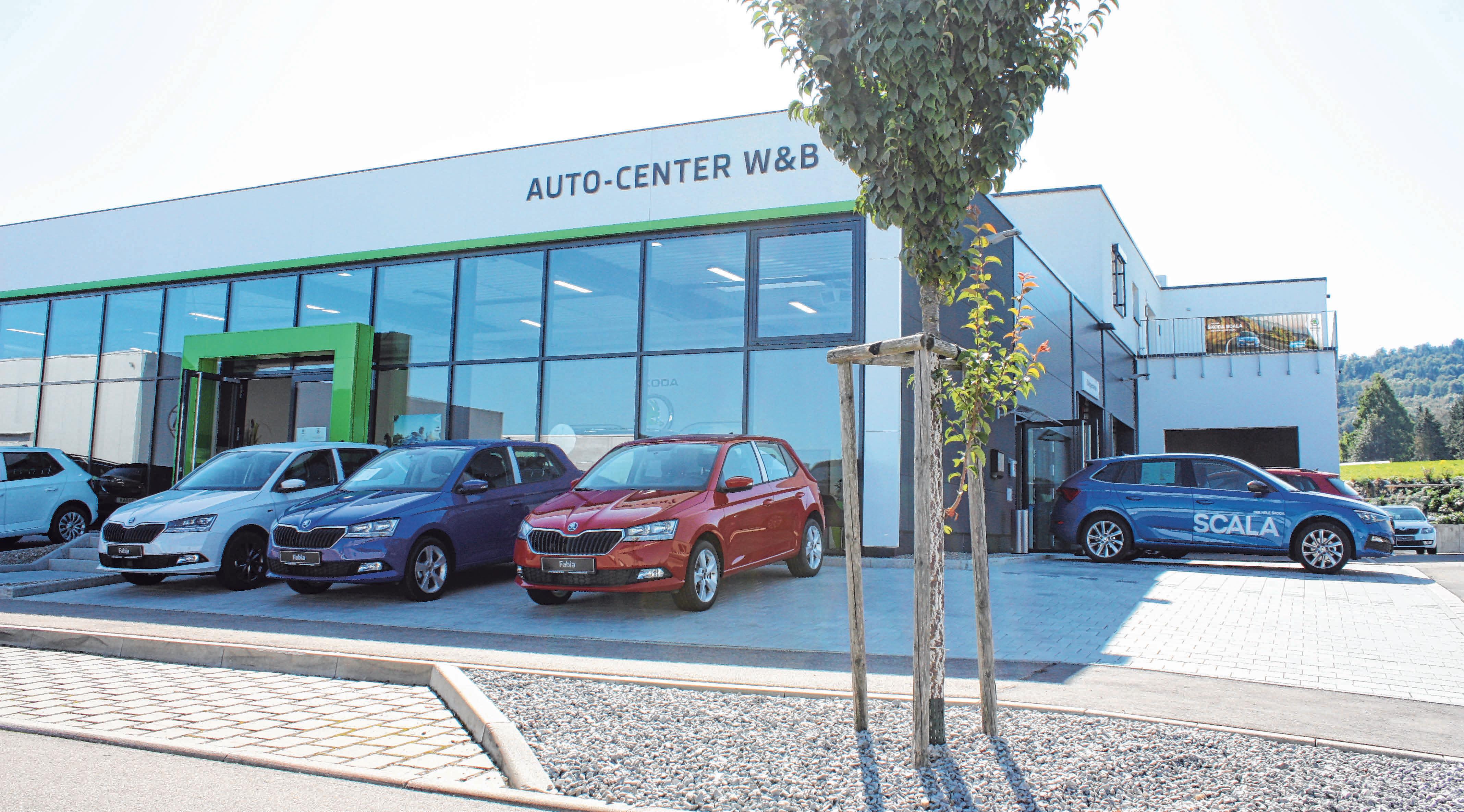 Ohne Schörkel, modern und hell, präsentiert sich das Skoda W&B Autocenter in der Willy-Messerschmitt-Straße in Essingen. Fotos: Jürgen Blankenhorn Ohne Schörkel, modern und hell, präsentiert sich das Skoda W&B Autocenter in der Willy-Messerschmitt-Straße in Essingen. Fotos: Jürgen Blankenhorn