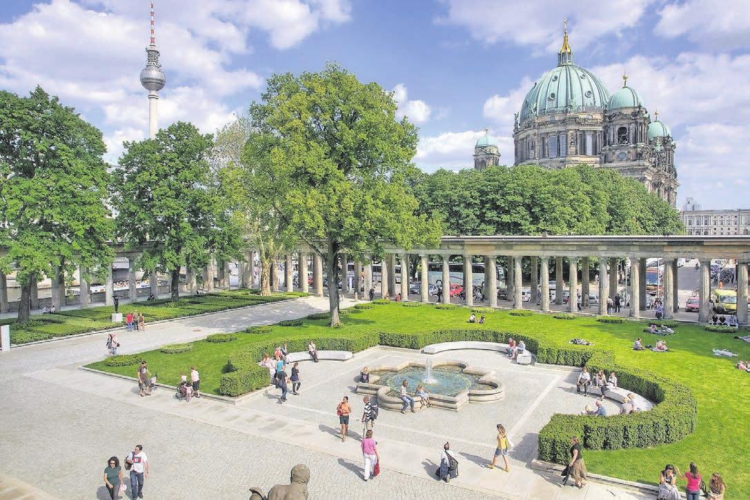 Der Kolonnadenhof auf der Museumsinsel Berlin ist ein an drei Seiten von Säulengängen umschlossenes Freigelände. Foto: visitBerlin/Wolfgang Scholvien Der Kolonnadenhof auf der Museumsinsel Berlin ist ein an drei Seiten von Säulengängen umschlossenes Freigelände. Foto: visitBerlin/Wolfgang Scholvien