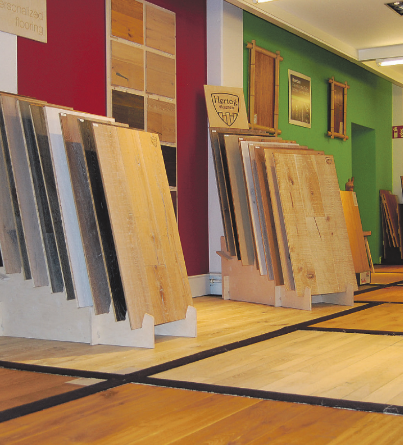 Ein Bodenbelag kann den Stil eines Raumes maßgeblich beeinflussen. Die Vielzahl an Möglichkeiten zeigt HolzLand H. Wulf anschaulich in der „Bodenwelt“ Foto: pr