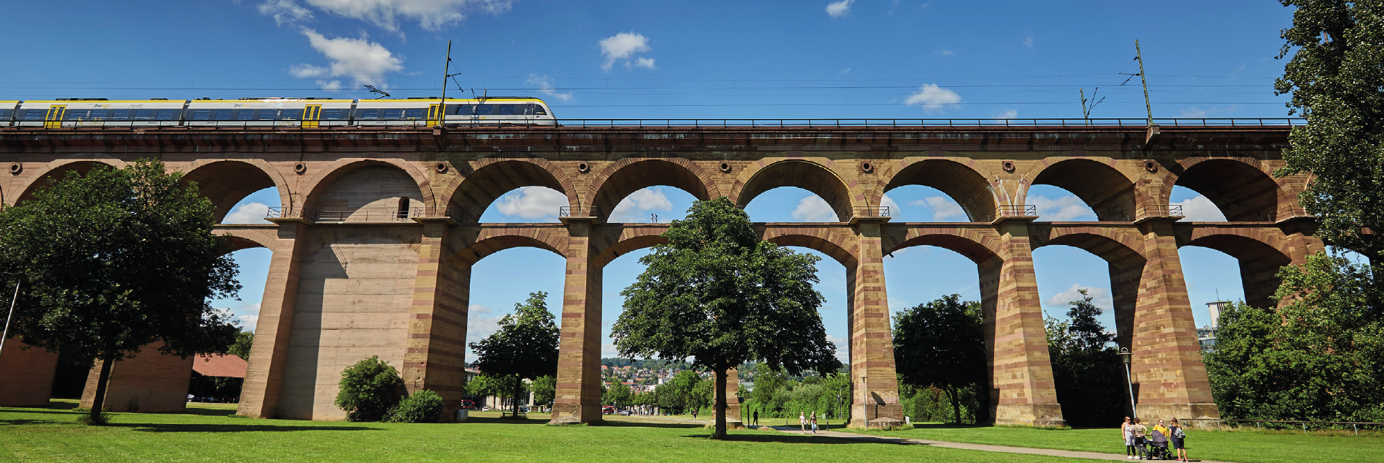 Das imposante Eisenbahnviadukt aus dem Jahr 1853 überquert das Enztal und ist ein Wahrzeichen von Bietigheim-Bissingen. Fotos: Tilo Keller Das imposante Eisenbahnviadukt aus dem Jahr 1853 überquert das Enztal und ist ein Wahrzeichen von Bietigheim-Bissingen. Fotos: Tilo Keller
