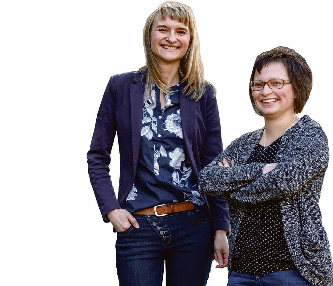 Anja Ulrich (re. vom Fachbereich Strategie und Steuerung/Fachdienst Standortförderung) und Jennifer Heinrich, (li.Fachbereich Strategie und Steuerung/Stabsstelle und Leitung Fachdienst Standortförderung) stehen vor dem Hauptgebäude der Verwaltung des Landkreises Harz. Foto: Frank Drechsler Anja Ulrich (re. vom Fachbereich Strategie und Steuerung/Fachdienst Standortförderung) und Jennifer Heinrich, (li.Fachbereich Strategie und Steuerung/Stabsstelle und Leitung Fachdienst Standortförderung) stehen vor dem Hauptgebäude der Verwaltung des Landkreises Harz. Foto: Frank Drechsler