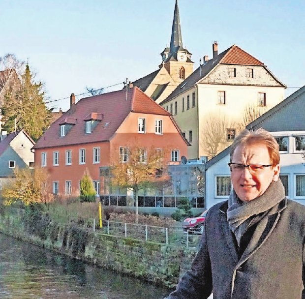 Erster Bürgermeister Bernd Rebhan an der Rodach. Erster Bürgermeister Bernd Rebhan an der Rodach.