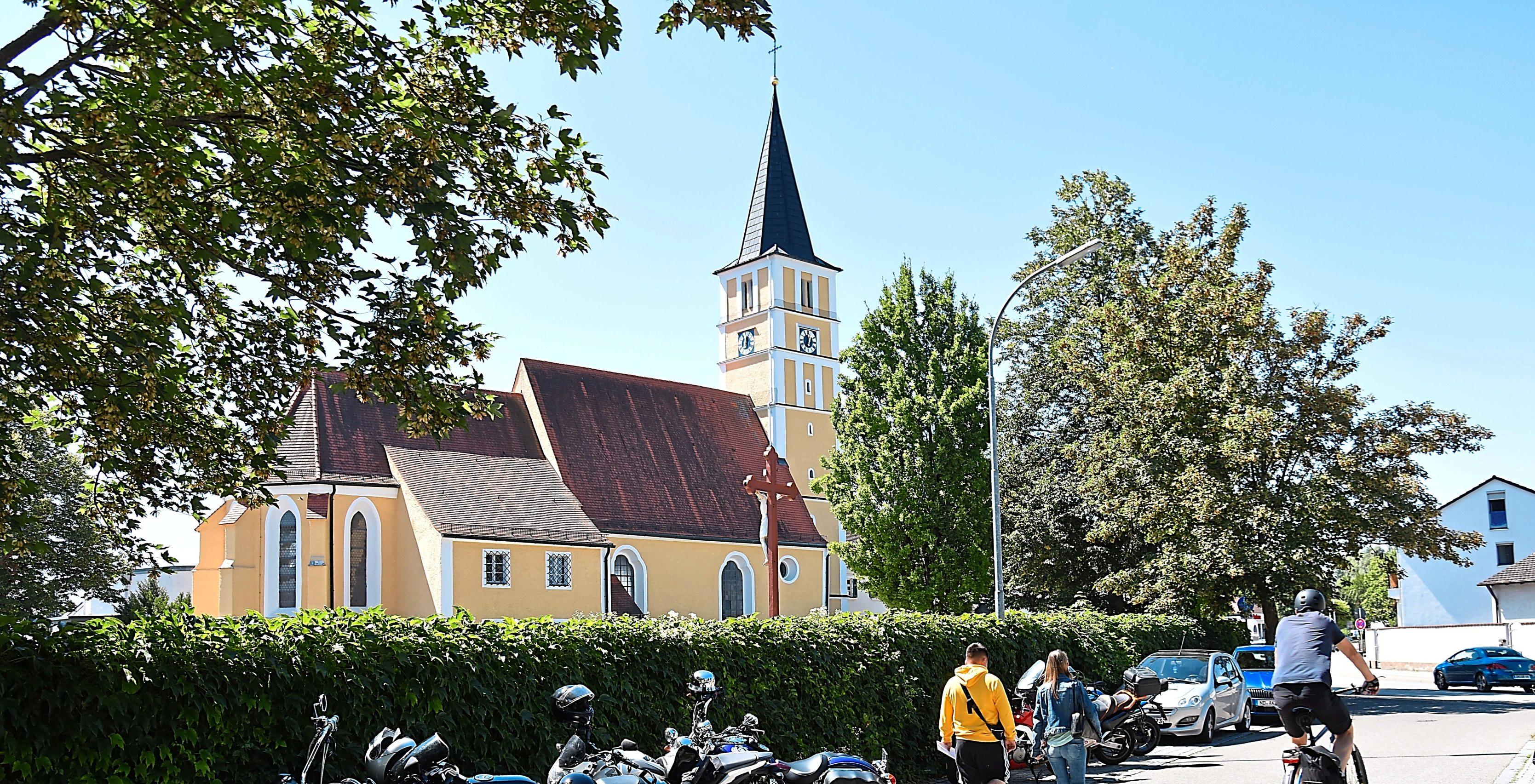 Zentral gelegen in Unsernherrn: die katholische Pfarrkirche St. Salvator. Foto: Wermter Zentral gelegen in Unsernherrn: die katholische Pfarrkirche St. Salvator. Foto: Wermter