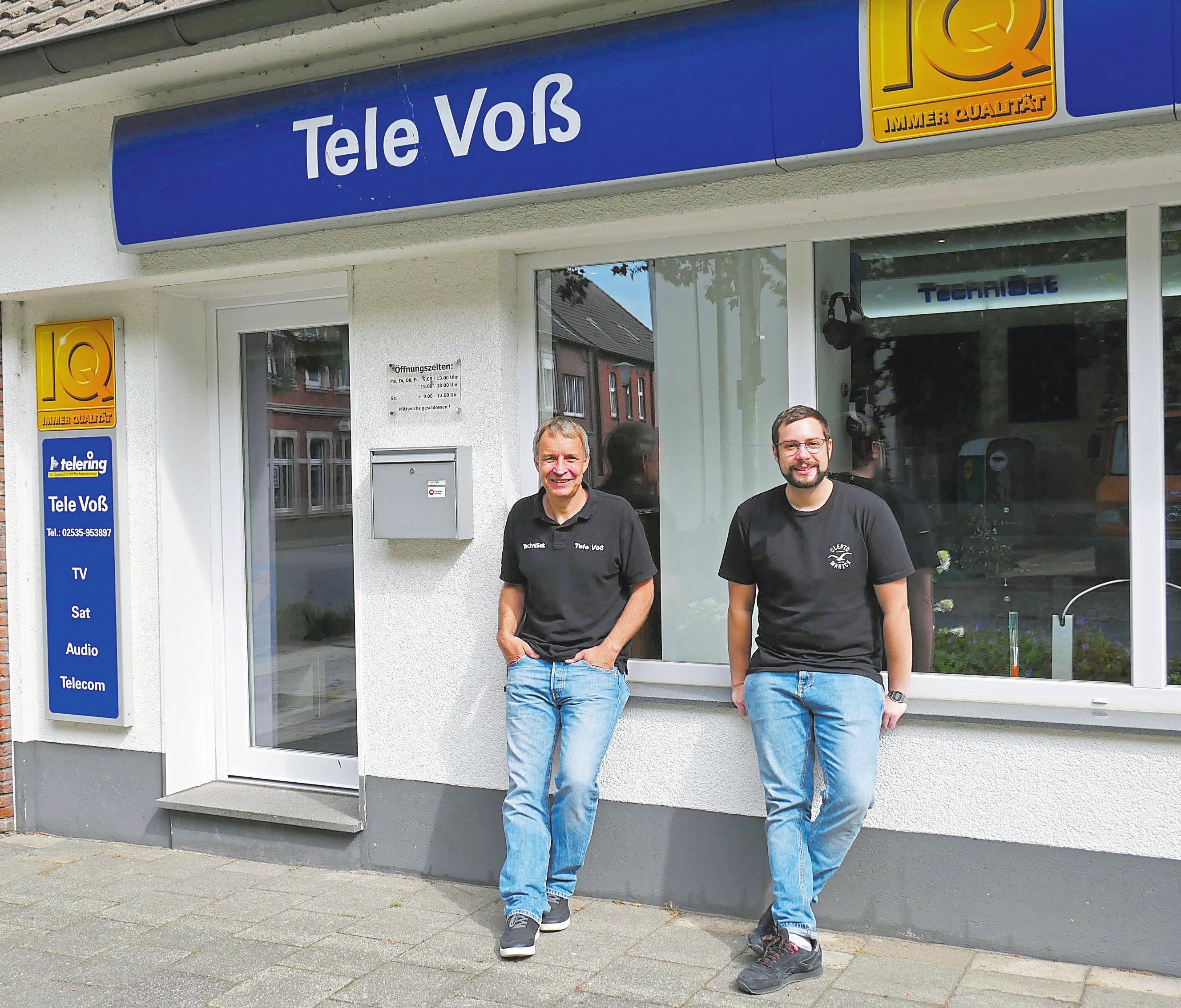 Seit 20 Jahren ergänzt Tele Voß die Albersloher Geschäftswelt. Geschäftsführer Christian Voß (l.) und Mitarbeiter Rene Basler sind ortsnah für die Kunden da. Seit 20 Jahren ergänzt Tele Voß die Albersloher Geschäftswelt. Geschäftsführer Christian Voß (l.) und Mitarbeiter Rene Basler sind ortsnah für die Kunden da.