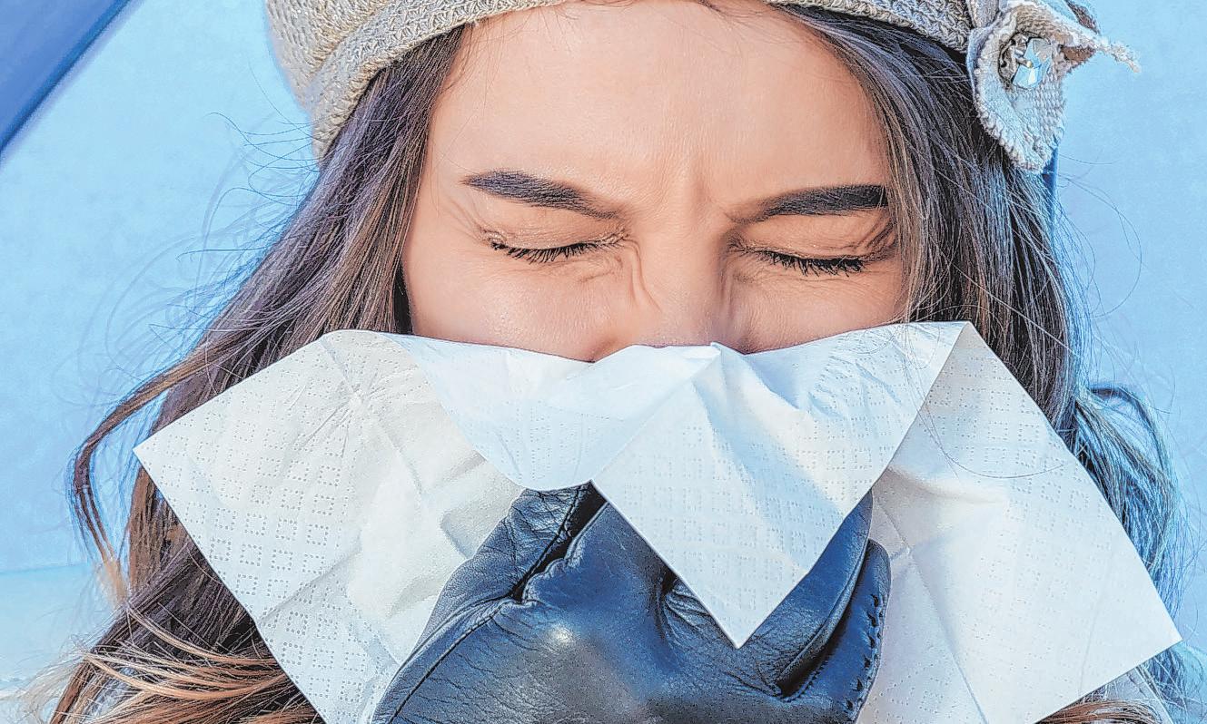 Schnupfenviren zirkulieren in der kalten Jahreszeit überall Foto: djd/Getty 