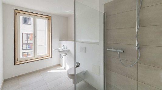 Rechts im Bild das moderne Bad. Rechts im Bild das moderne Bad.