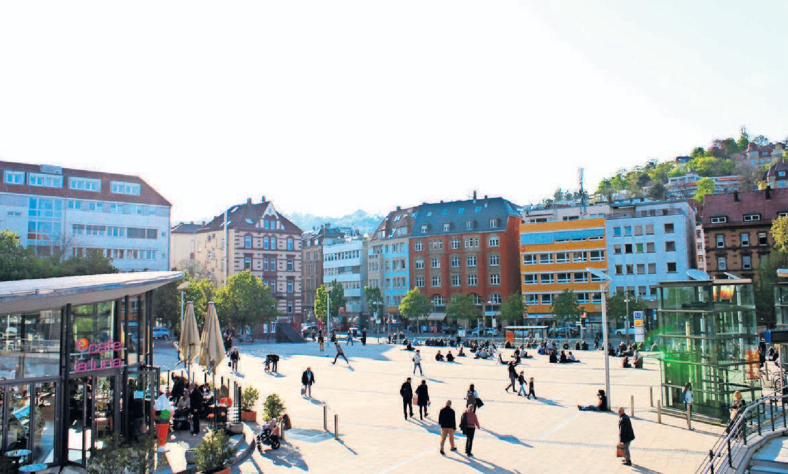 Mittelpunkt in Stuttgarts Süden ist der Marienplatz mit seiner Freitreppe. Der Platz eignet sich ideal für Veranstaltungen und ist viel besucht. Foto: Tatjana Eberhardt