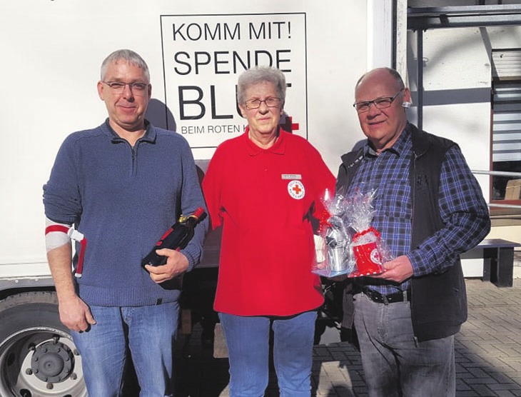 DRK ehrte 125. und 50. Blutspende Image 1 DRK ehrte 125. und 50. Blutspende Image 1