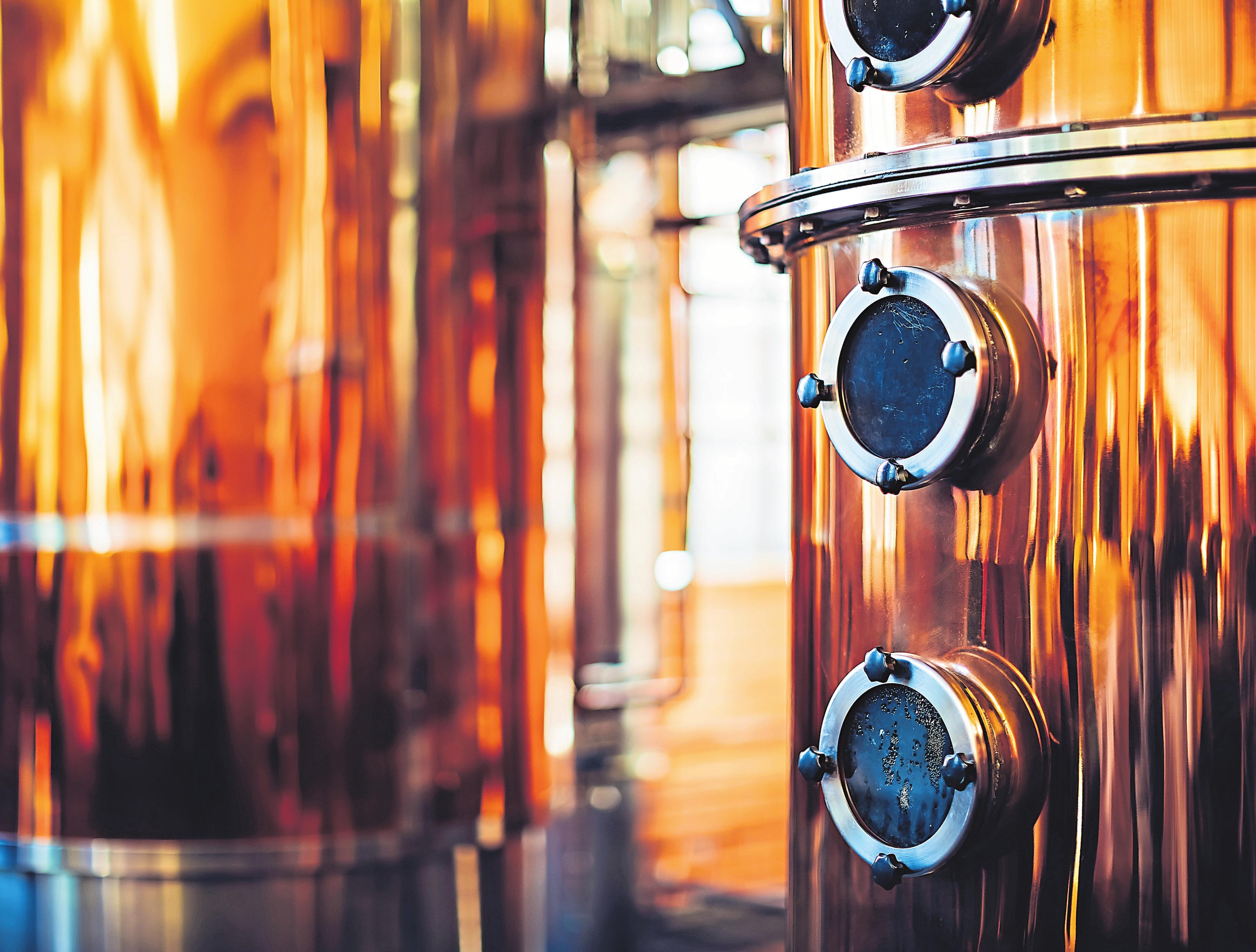 Heute gibt es etwa nur noch 80 Brennereien, die je nach Jahr im Schnitt etwa 80 000 Liter Edelbrände herstellen. Zum Vergleich: Vor rund 70 Jahren waren es noch mehr als zwei Millionen Liter. Foto: Shutterstock