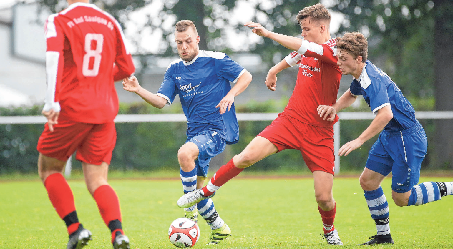Eine Szene aus dem vergangenen Jahr, aus dem Spiel der SF Hundersingen gegen den FV Bad Saulgau. Der Sieger wurde in einer Gruppe gekürt. Der Triumph des TSV Riedlingen stand früh fest. FOTO: WARNACK Eine Szene aus dem vergangenen Jahr, aus dem Spiel der SF Hundersingen gegen den FV Bad Saulgau. Der Sieger wurde in einer Gruppe gekürt. Der Triumph des TSV Riedlingen stand früh fest. FOTO: WARNACK